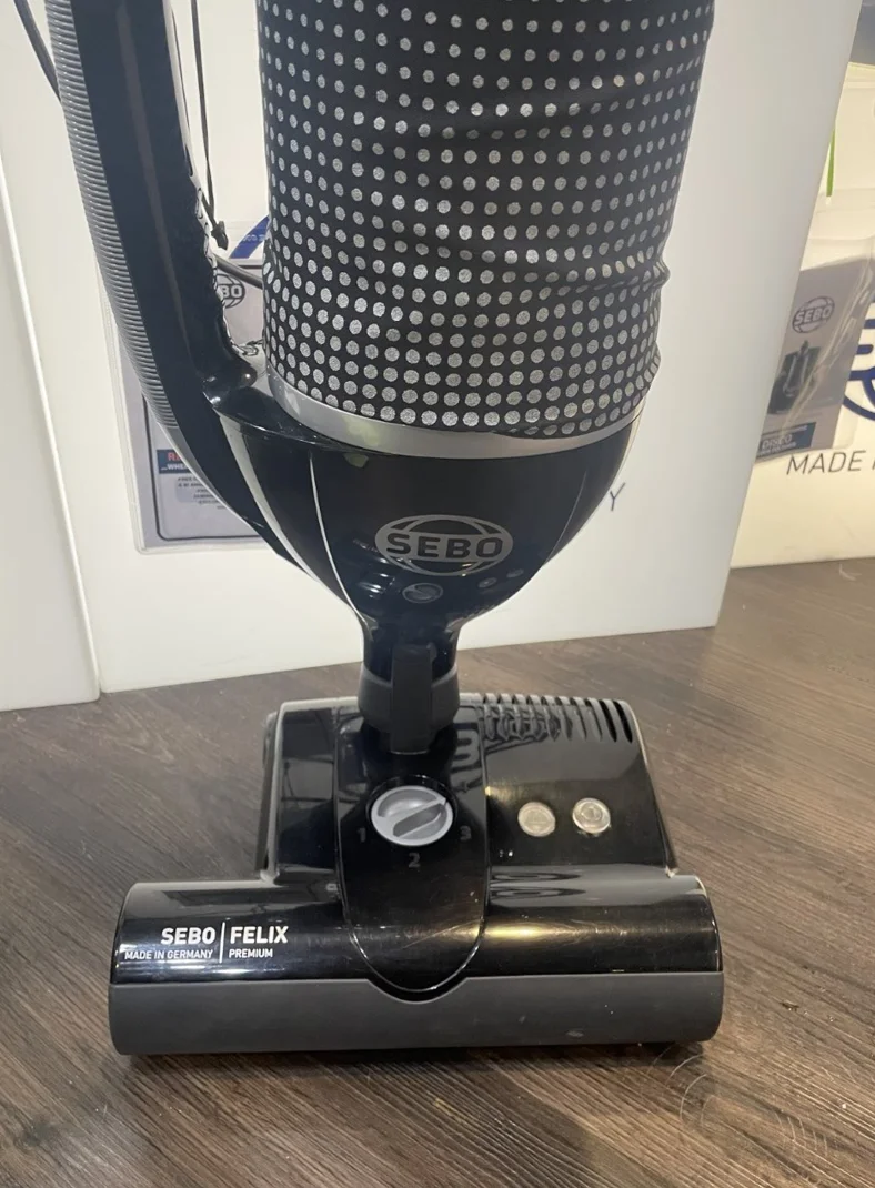 Sebo Felix Onyx Upright Vacuum with 10 Year Warranty - Image 3