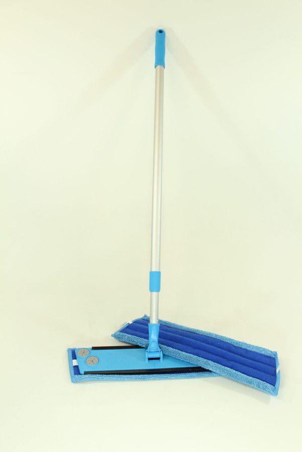 Fred's Micro Mop with 2 Cleaning Pads