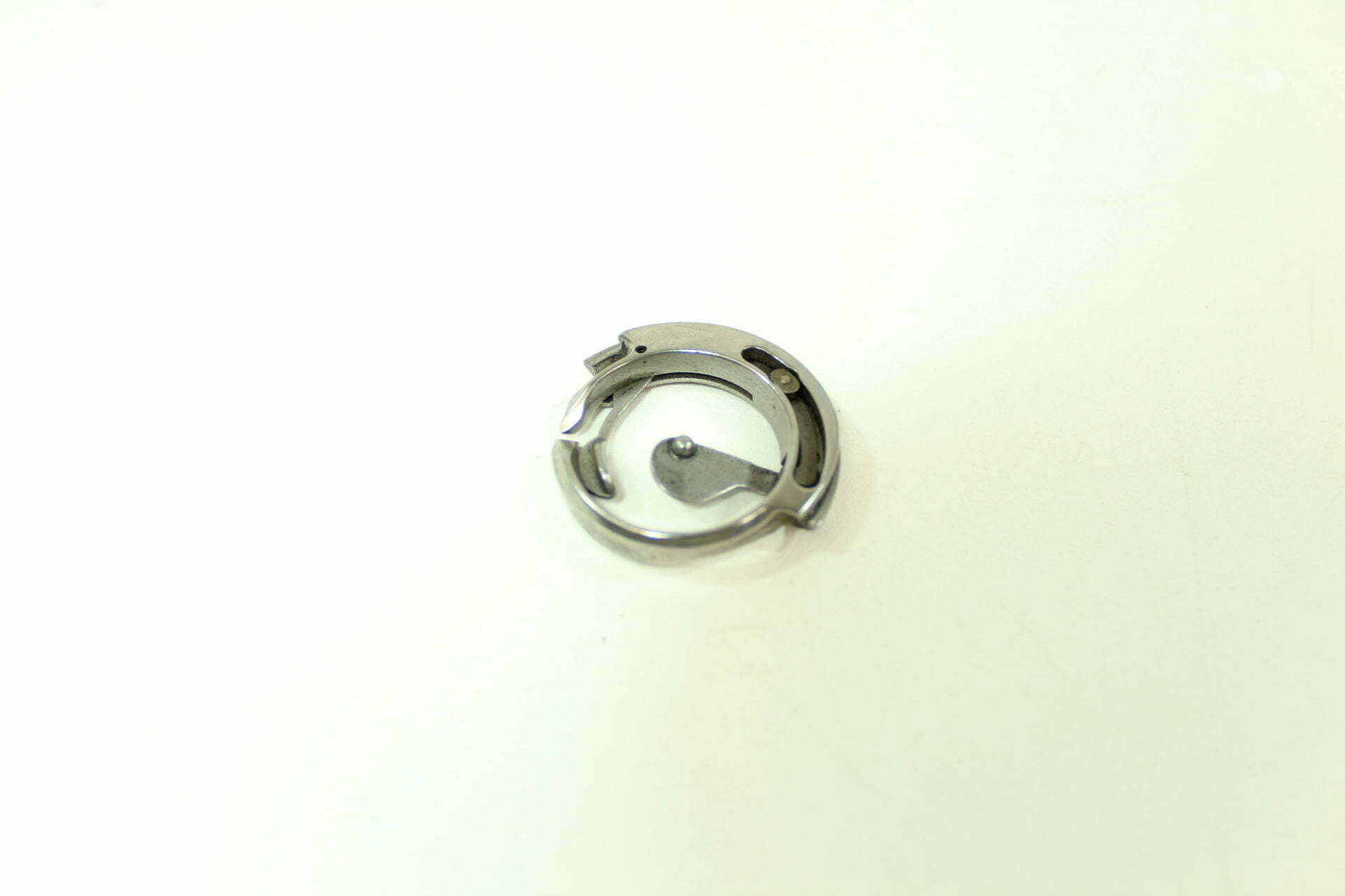 Pre-owned Singer Bobbin Case for Touch and Sew #163124-004