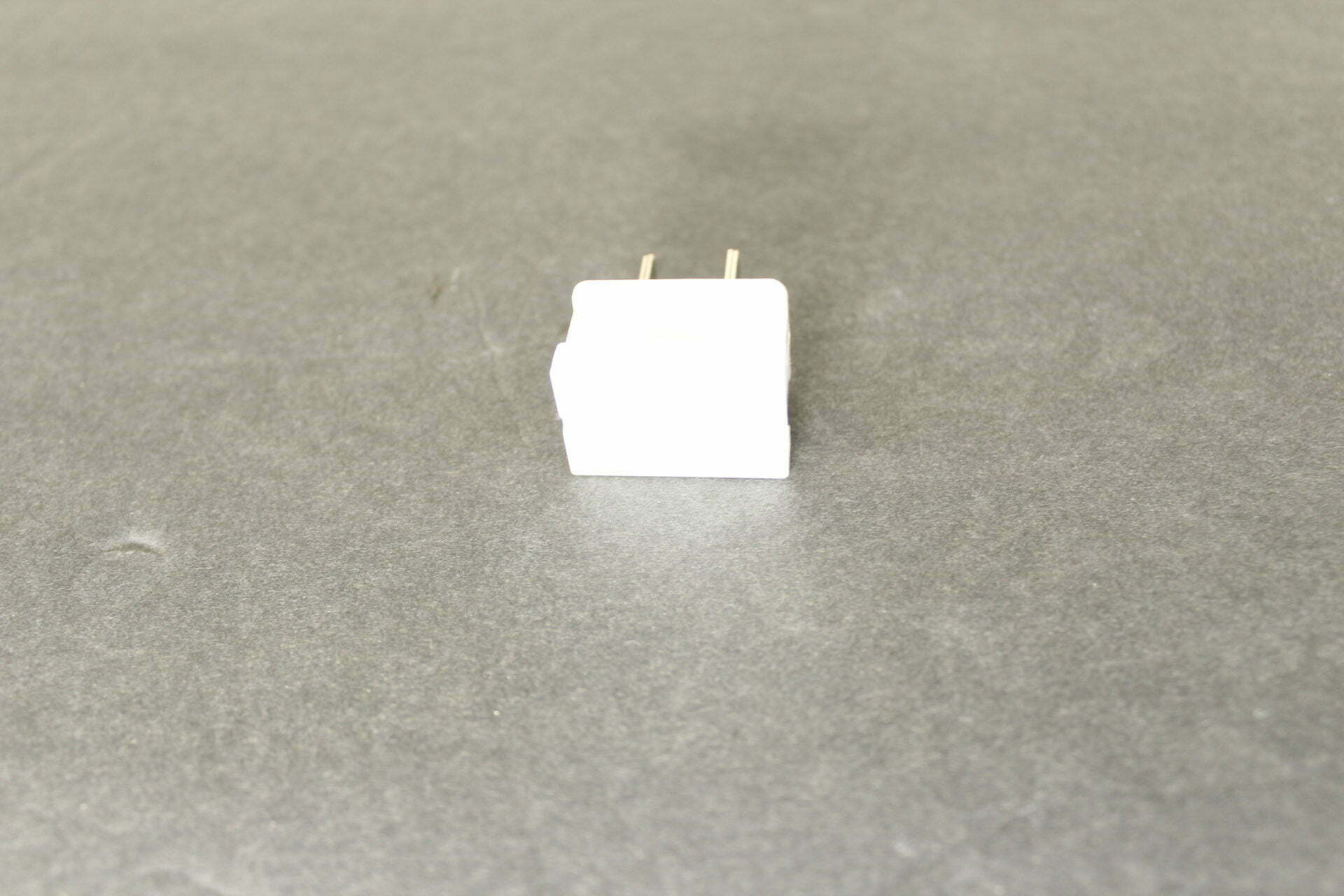 White Slide On Type Polarized Lamp Plugs