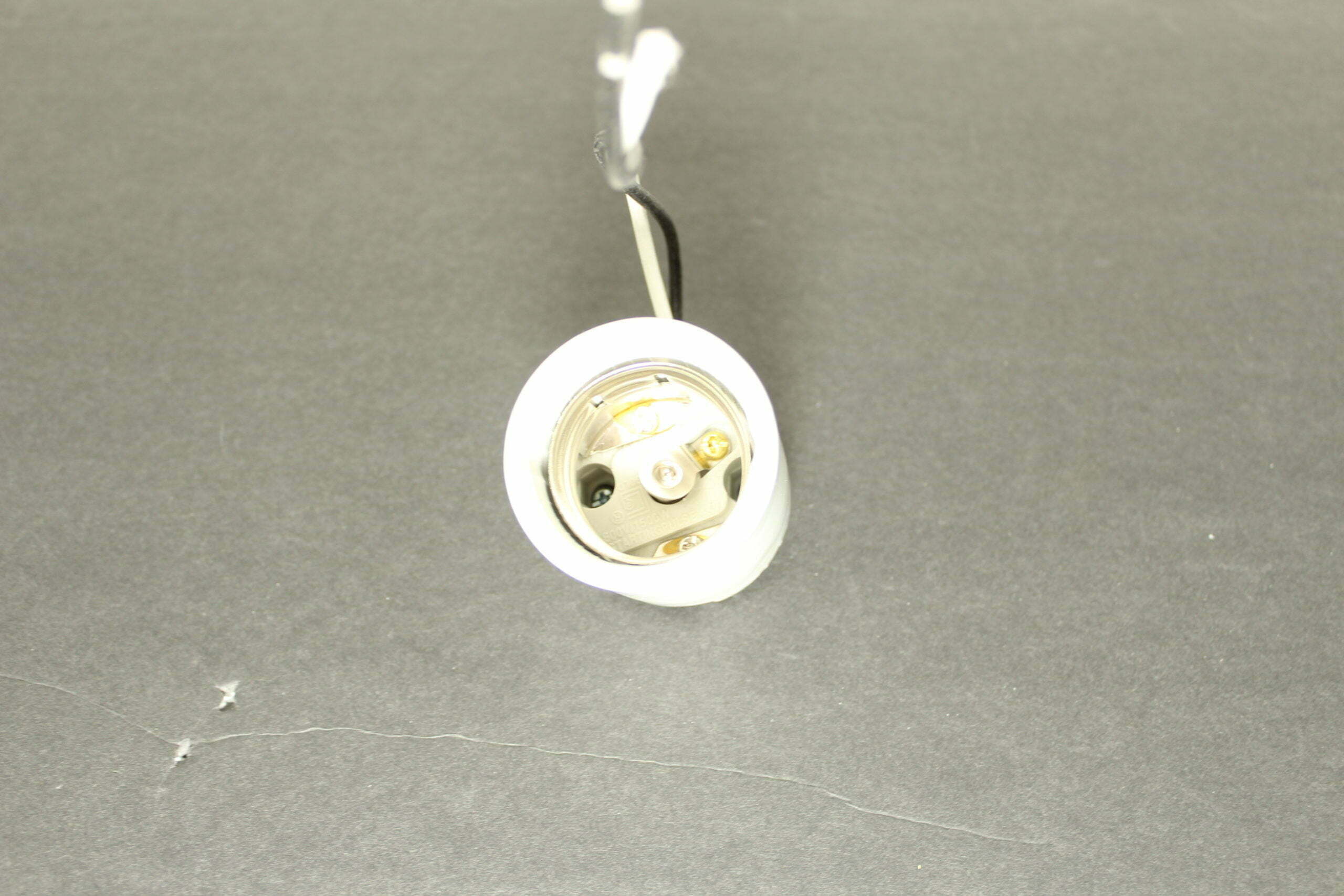 Heavy Duty Keyless Mogul E-39 Glazed Porcelain Socket - Image 3