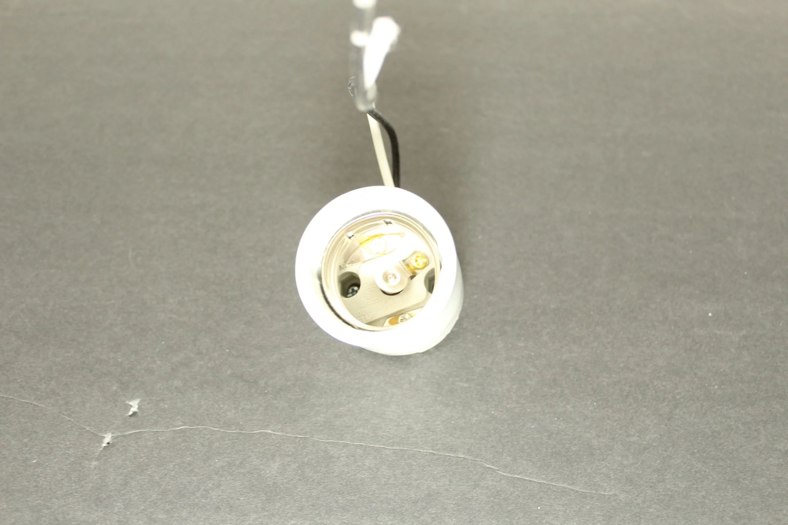Heavy Duty Keyless Mogul E-39 Glazed Porcelain Socket - Image 3