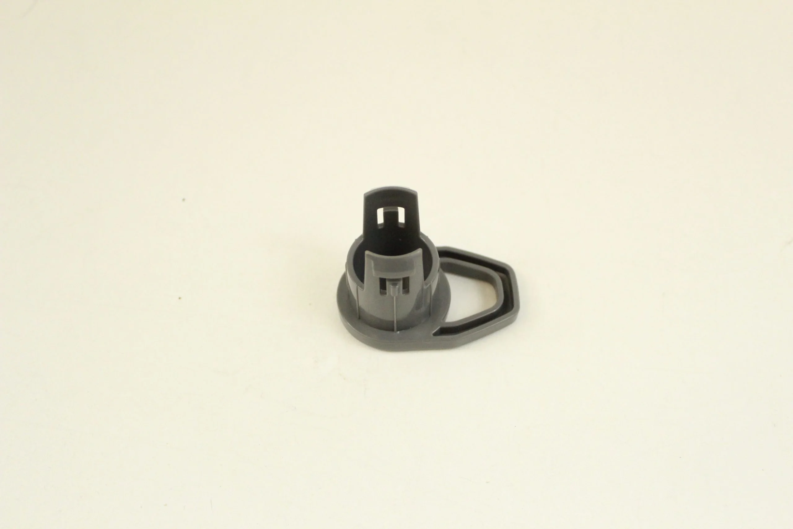 Cord Wrap Knob Med Cool Grey Bissell repair part number: 1610507 - Image 3