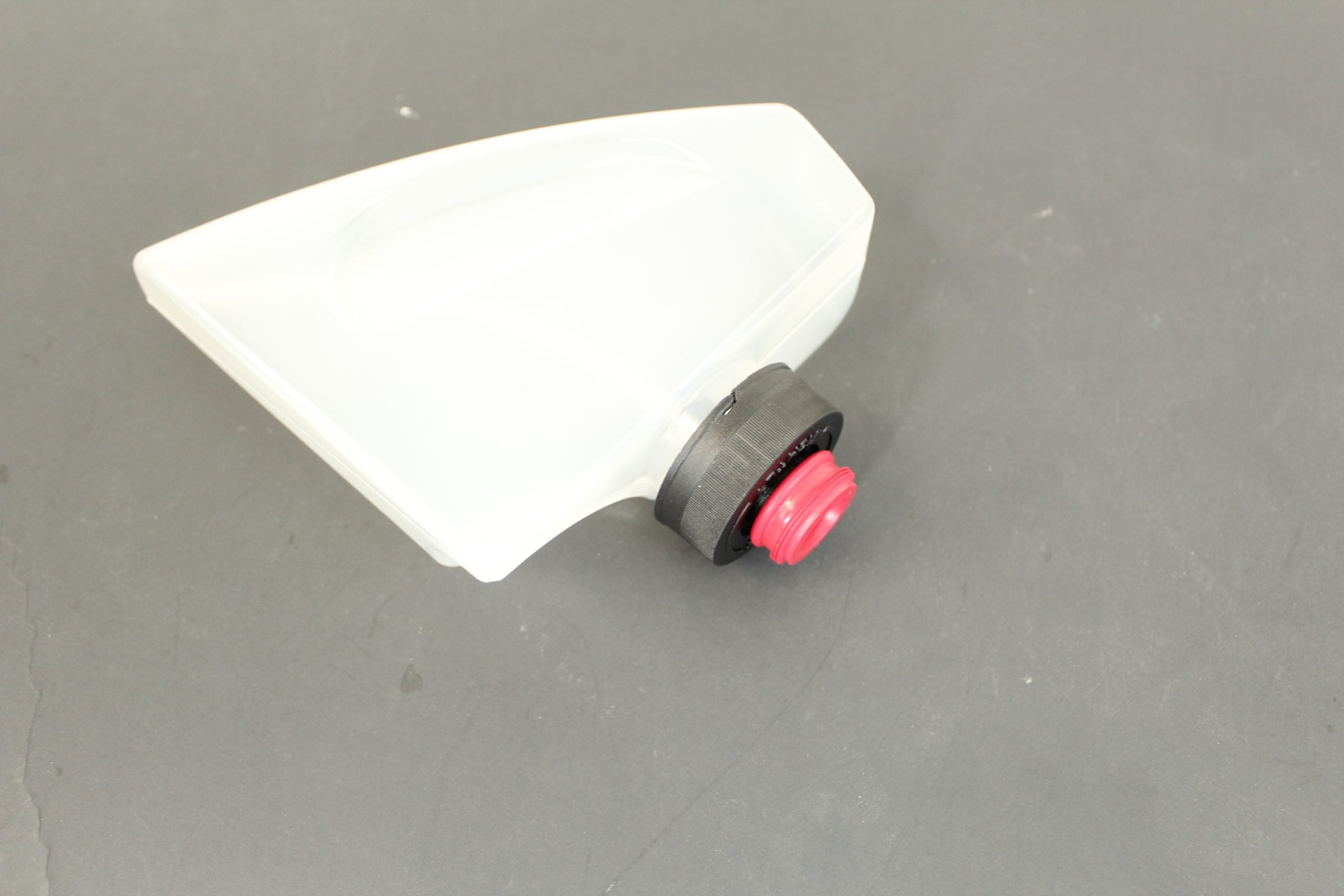 BOTTLE ASSEMBLY Bissell repair part number: 2101785