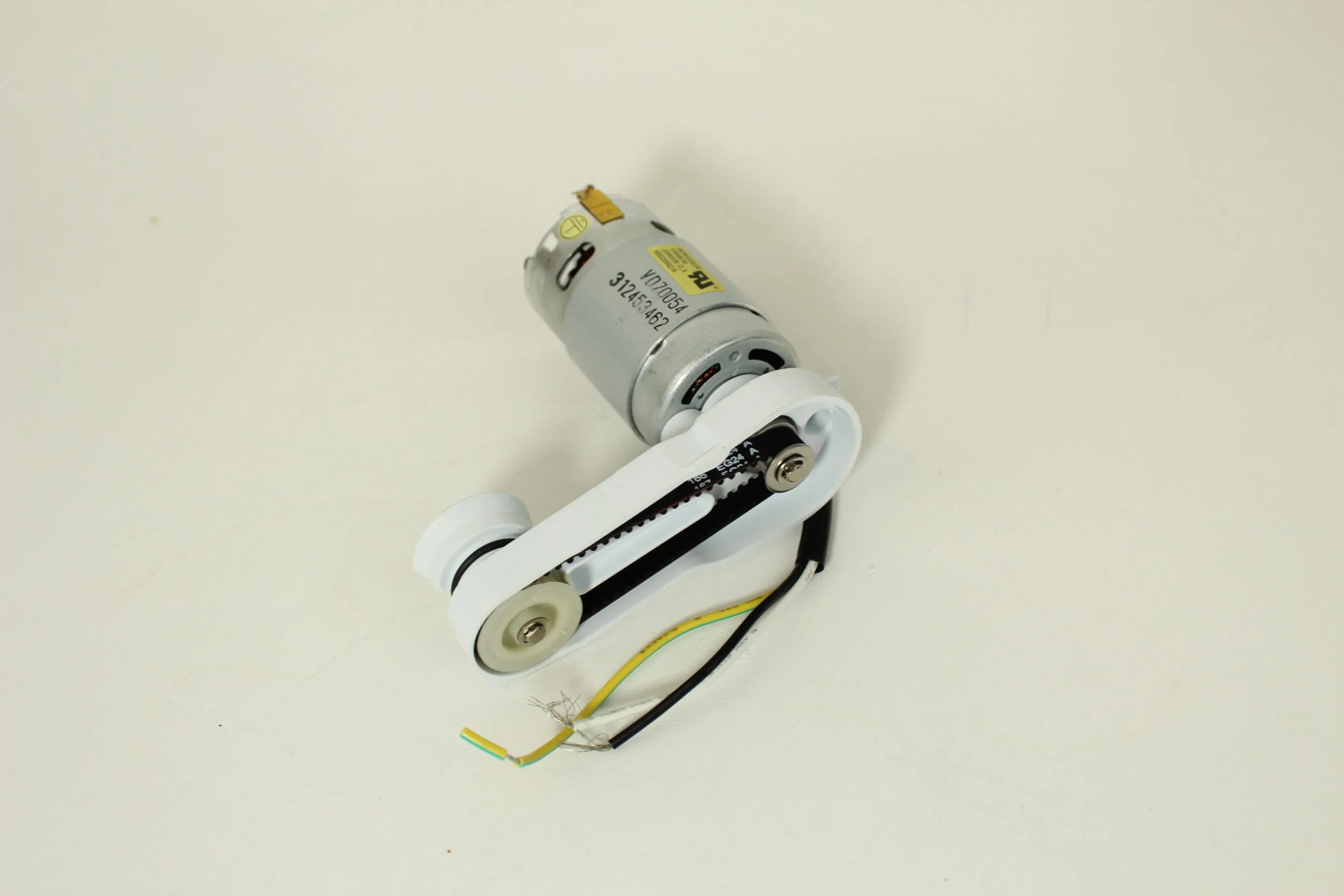 Brush Motor with PCBA lead wire and belt assembly 120V Bissell repair part number: 1609663 - Image 6