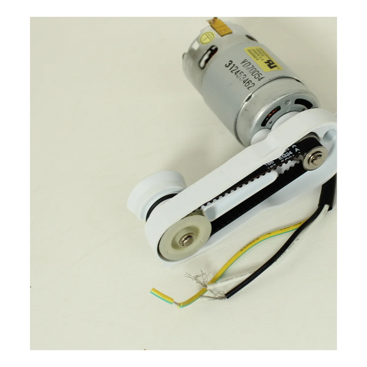 Brush Motor with PCBA lead wire and belt assembly 120V Bissell repair part number: 1609663