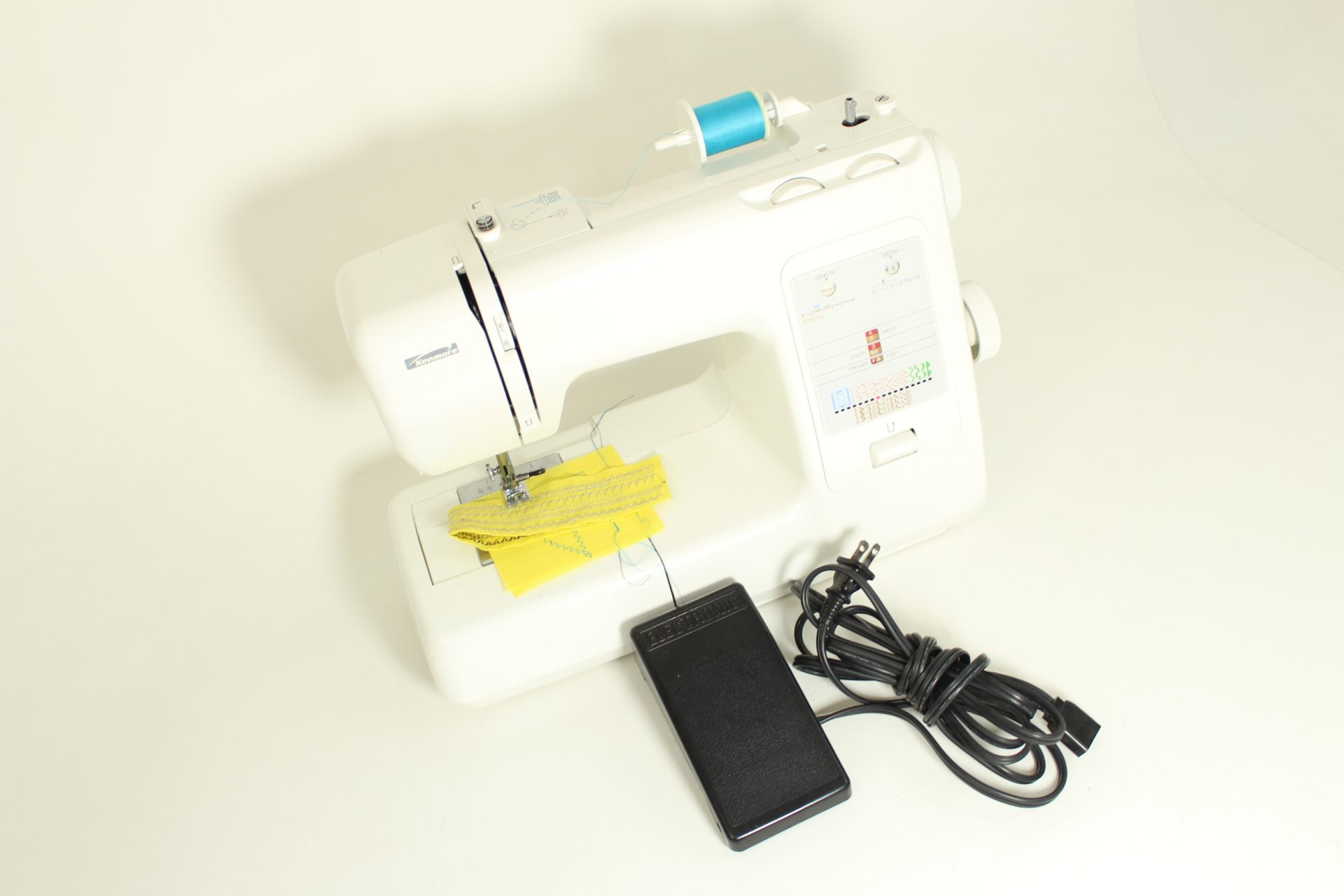 Reconditioned Kenmore Sewing Machine model 385.17124790 - Image 5