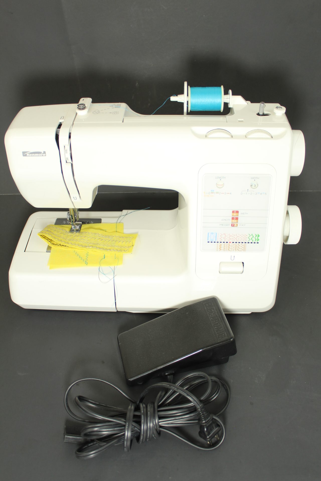 Reconditioned Kenmore Sewing Machine model 385.17124790 - Image 4