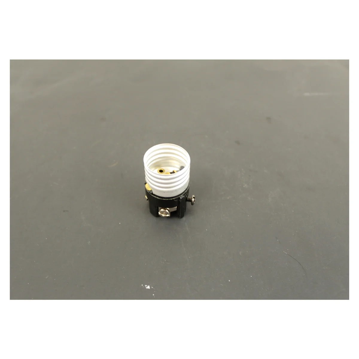 Keyless 3-Terminal Socket Interior, E26 Medium Base
