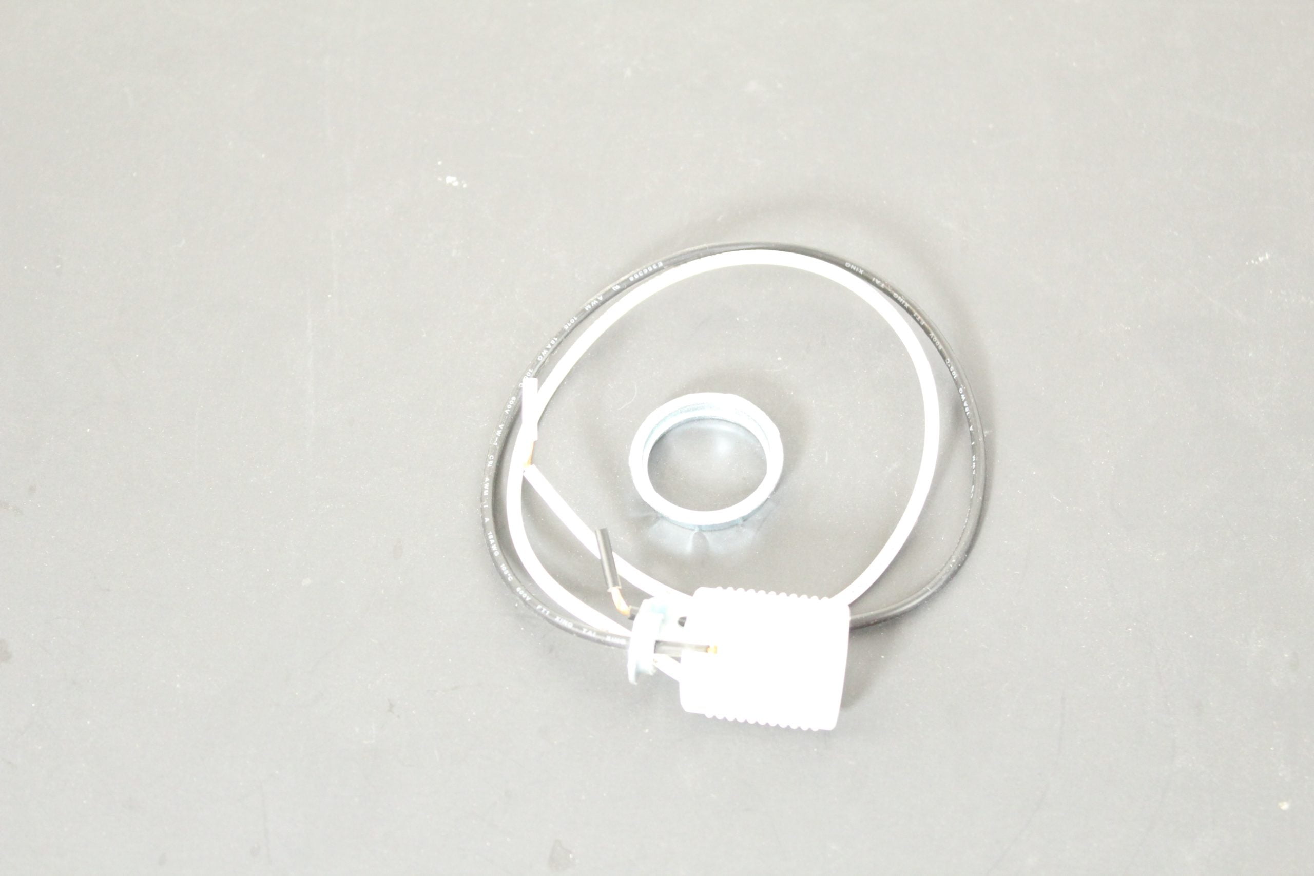 Keyless Porcelain Candelabra Socket With Metal Ring, 1-5/8\, image size:2560x1707
