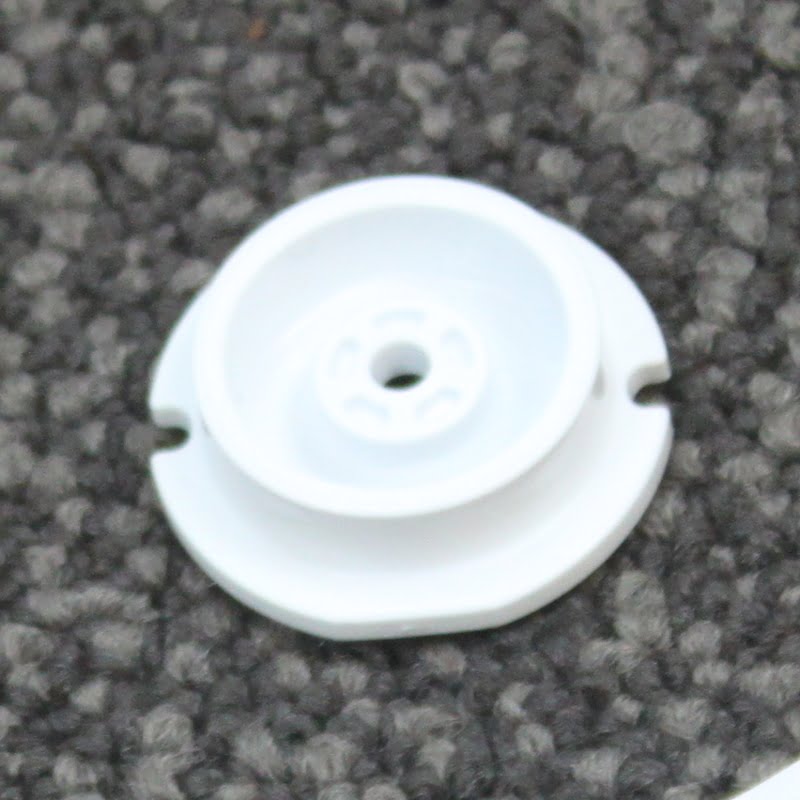 SPIGOT, YOKE DC25 WHITE Part Number: 914108-02 for Dyson