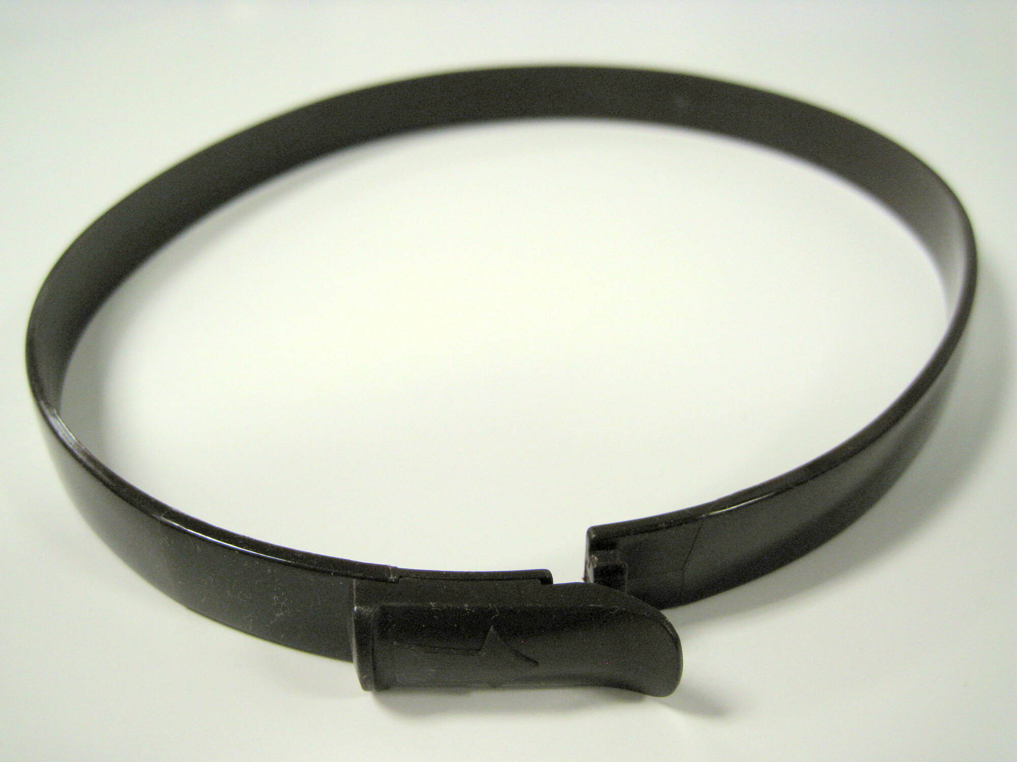 Refer to 7017HG Exhaust Filter Clamp, for FELIX Classic (burgundy) Sebo vacuum cleaner repair part