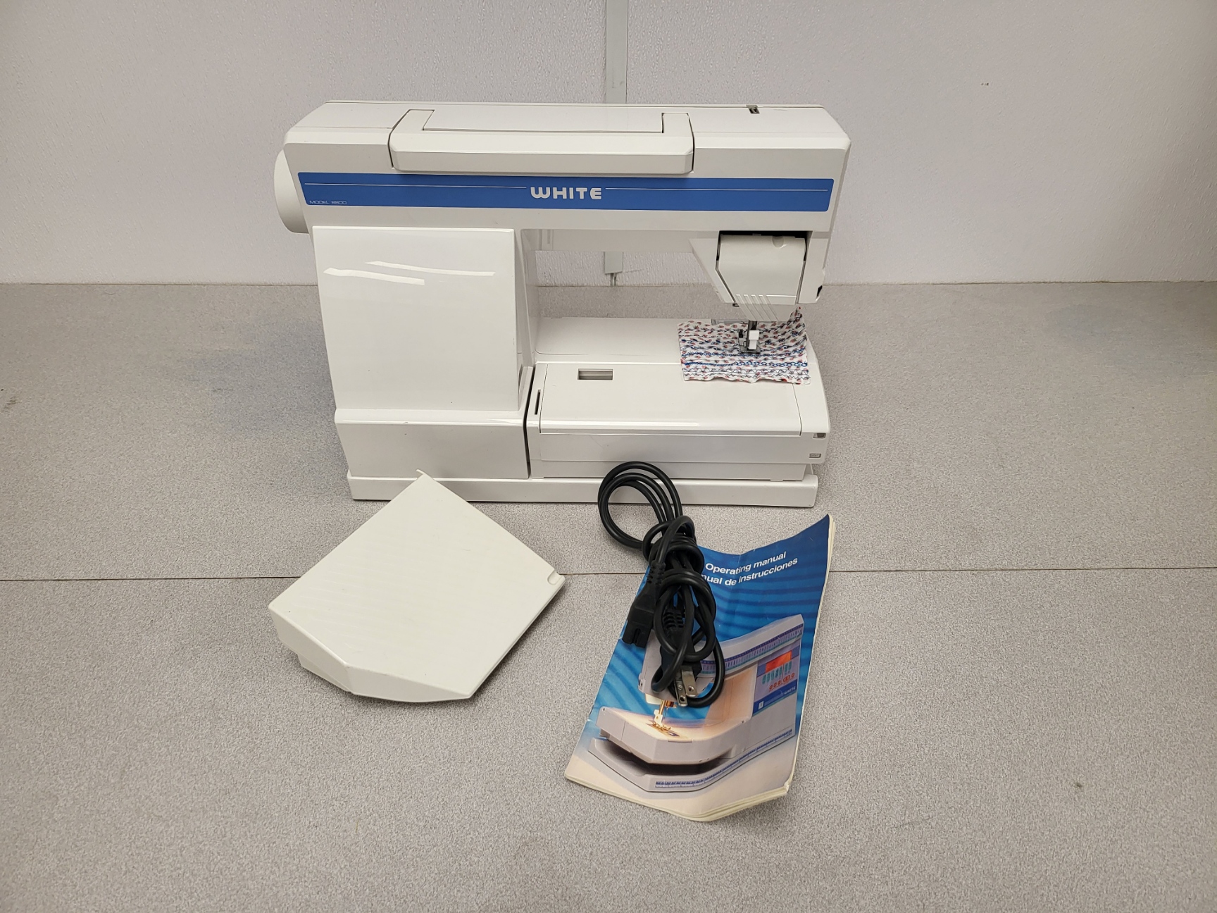 Reconditioned White 8800 computer sewing machine 90 day warranty made in Sweden - Image 3