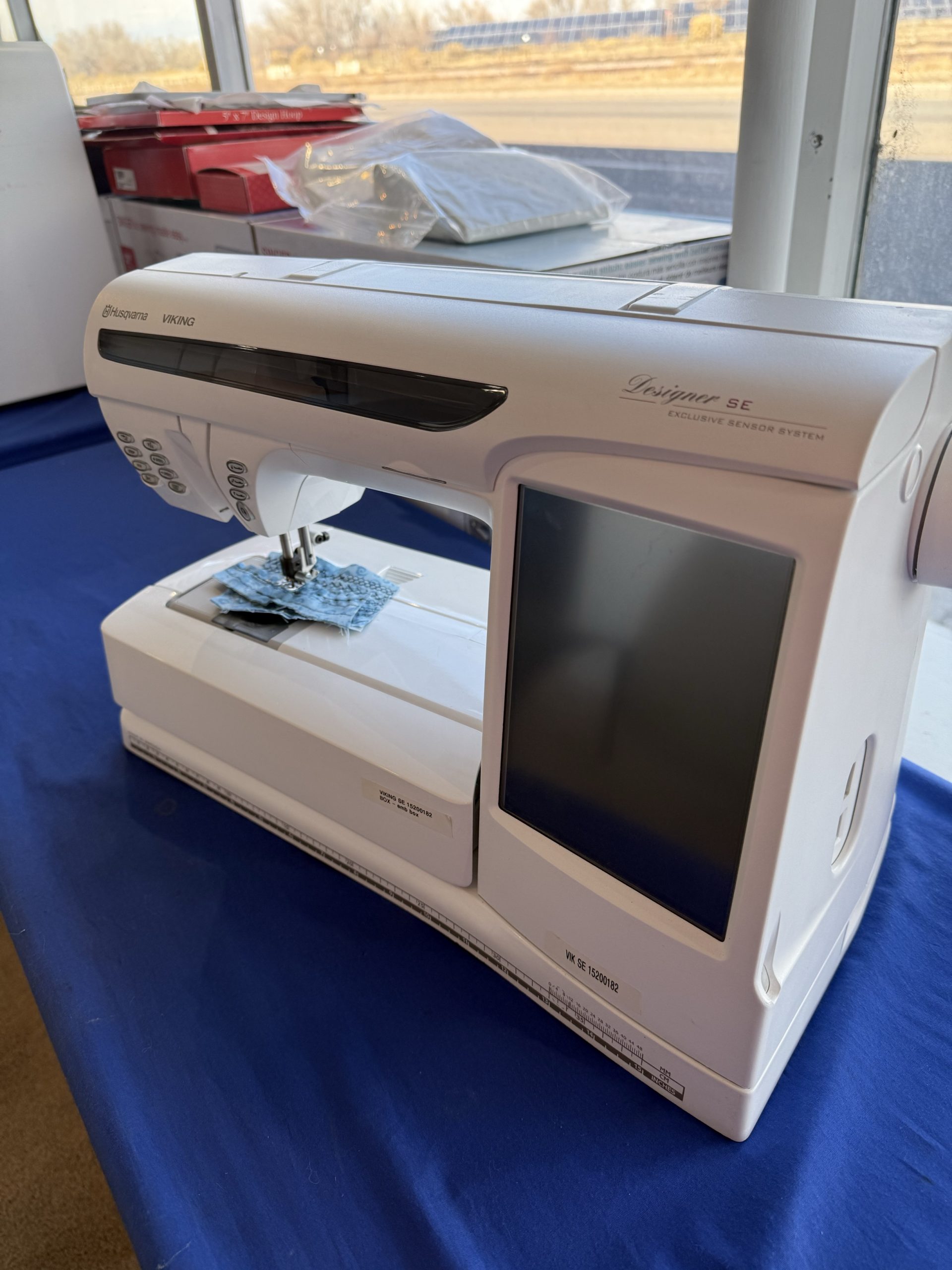 Pre-owned Husqvarna Viking Designer SE Sewing and Embroidery Machine - 1 Year Warranty - Image 2