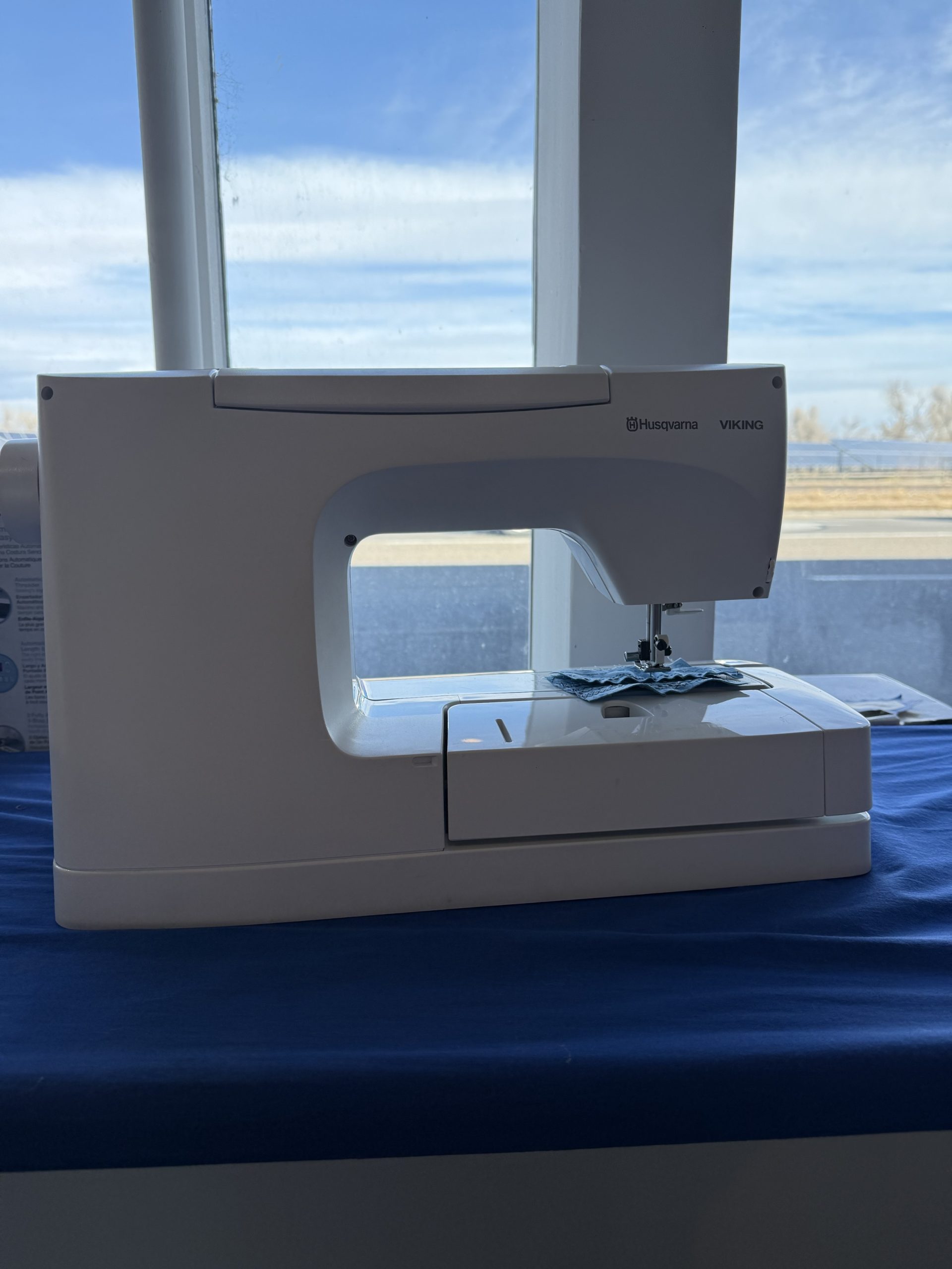 Pre-owned Husqvarna Viking Designer SE Sewing and Embroidery Machine - 1 Year Warranty - Image 4