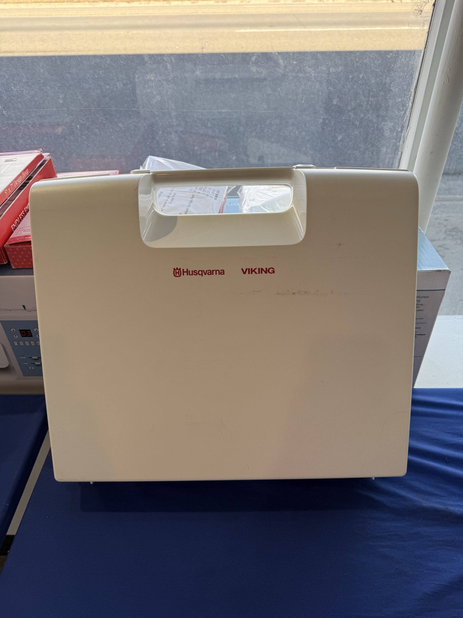 Pre-owned Husqvarna Viking Designer SE Sewing and Embroidery Machine - 1 Year Warranty - Image 10