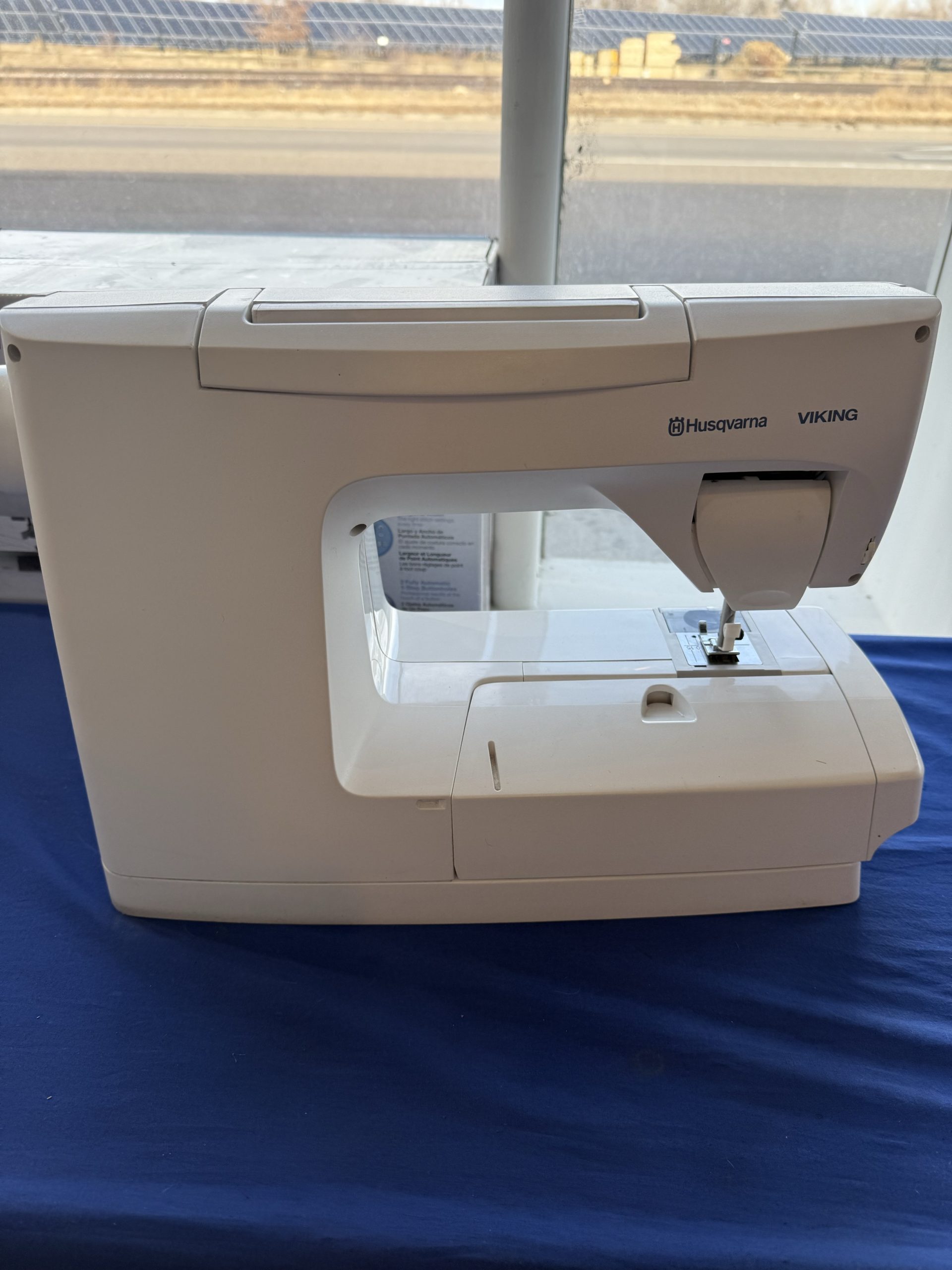 Pre-owned Husqvarna Viking 955e Sewing and Embroidery Machine - 1 Year Warranty - Image 4