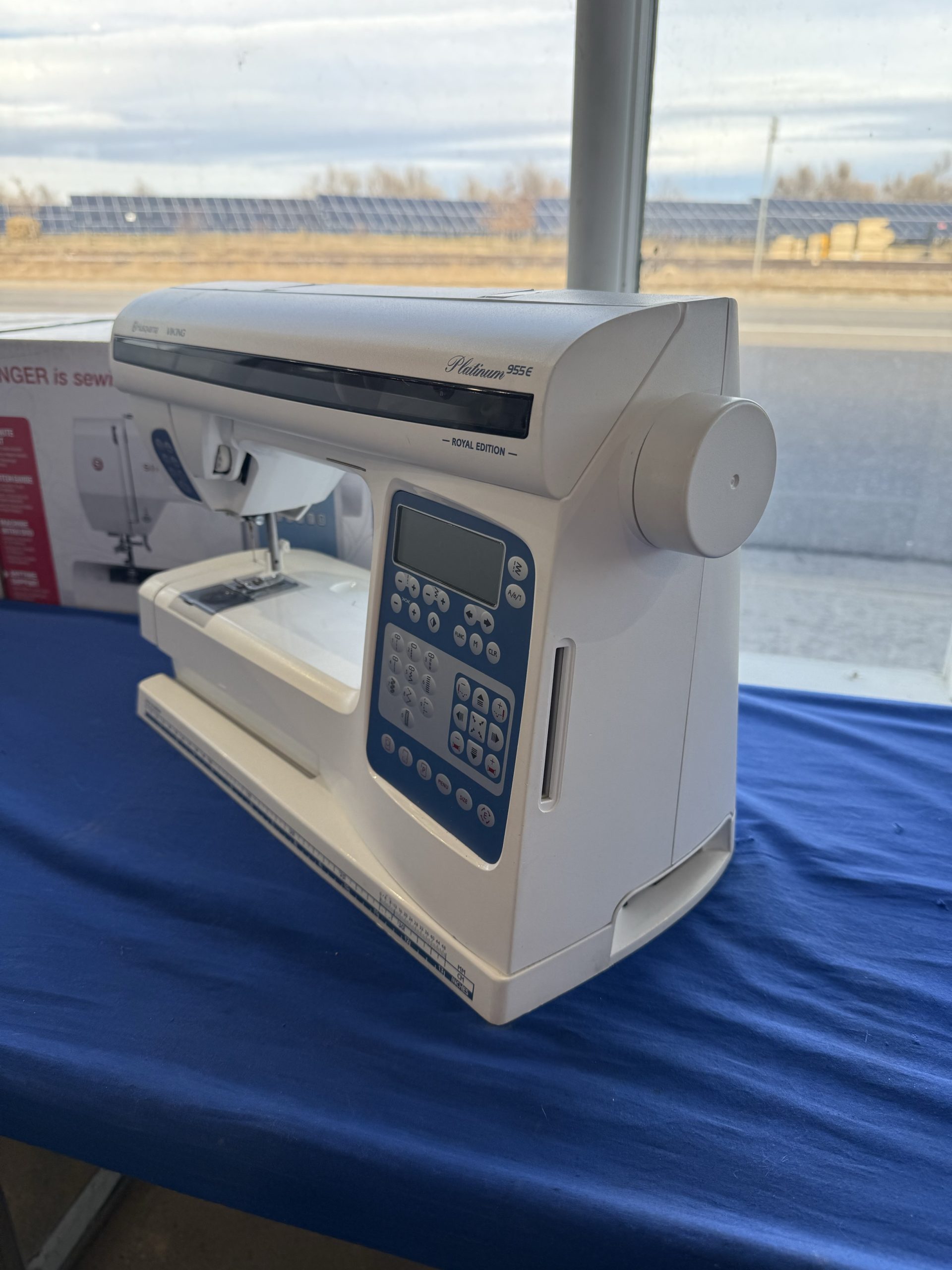 Pre-owned Husqvarna Viking 955e Sewing and Embroidery Machine - 1 Year Warranty - Image 2