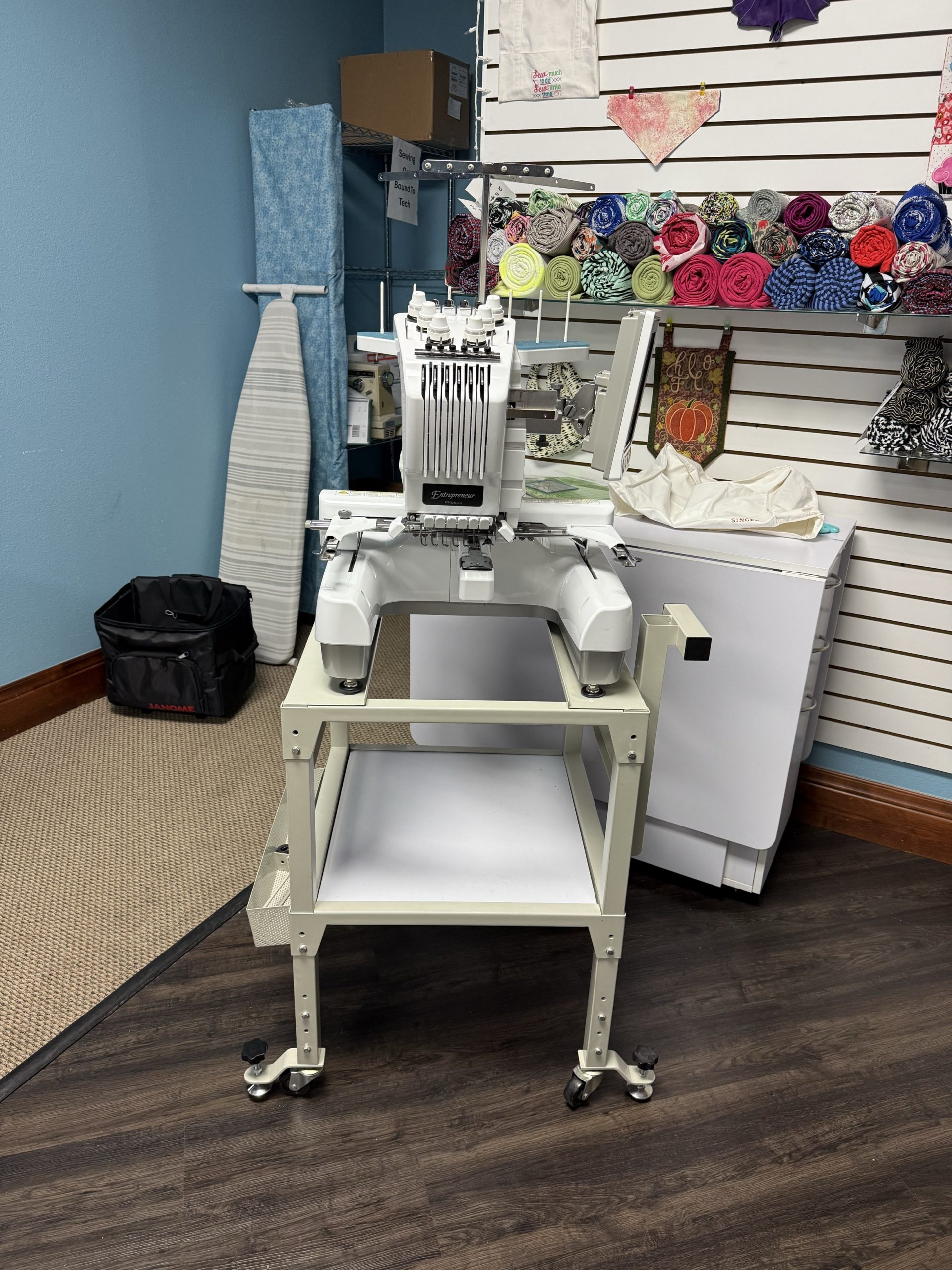 Reconditioned Brother PR650E 6 needle professional embroidery machine with stand 90 day warranty - Image 2