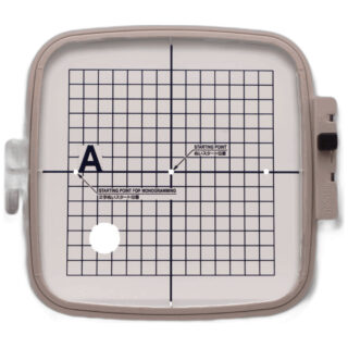Embroidery hoop(140mm x 140mm) sewing machine part or accessory For Janome Models: MC200ERelated parts:856801800 - Replacement template (140mm x 140mm)
850801307 - Replacement screw
718844309 - Replacement spring
000218601 - Replacement hexagon nut, Necchi EC100