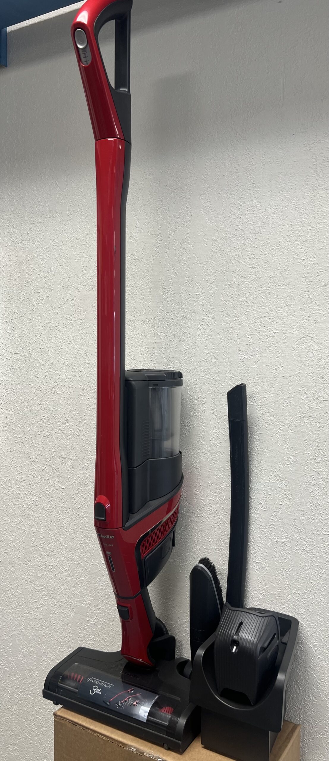 Reconditioned Miele Triflex HX1 red homecare edition 6 month warranty - Image 2