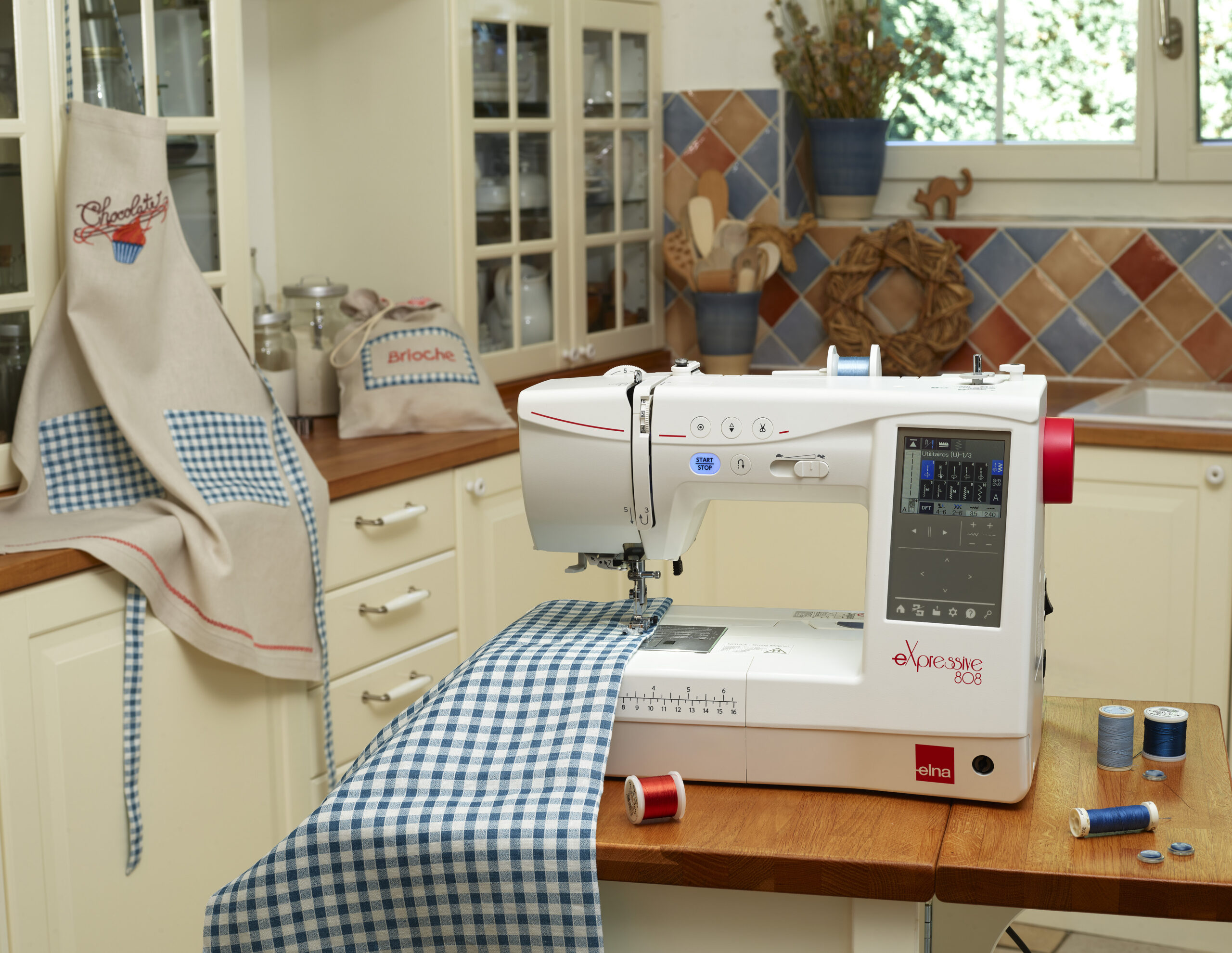 Elna eXpressive 808 sewing machine - Image 2