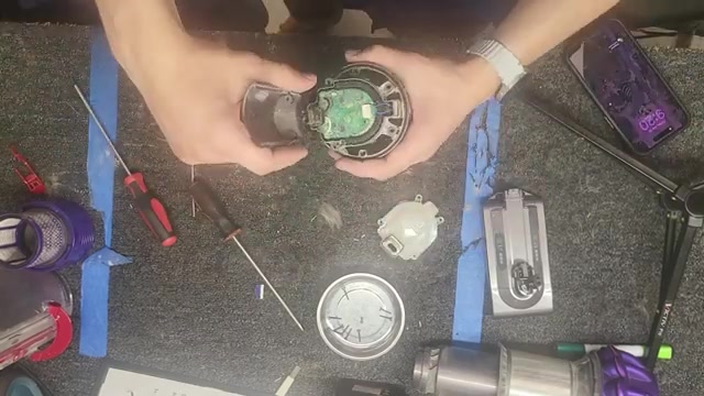 Using the T8 Torx bit, remove the 2 screws on the motor mount.