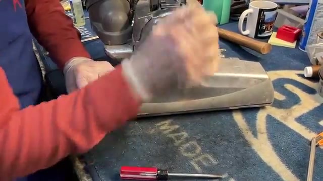 Line up the vacuum head with the motor unit.