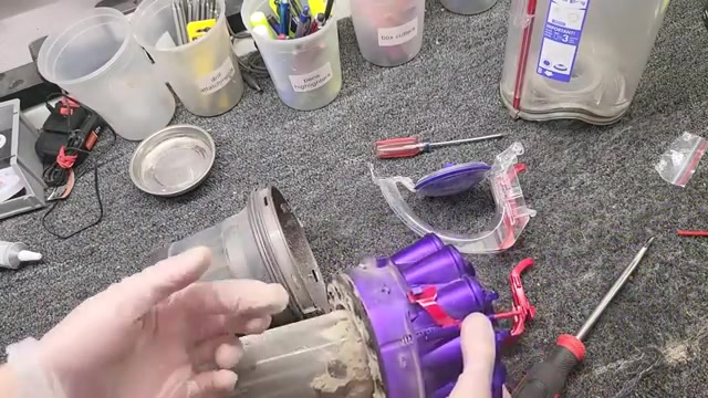 Remove the upper assembly and lower canister as in the previous steps.